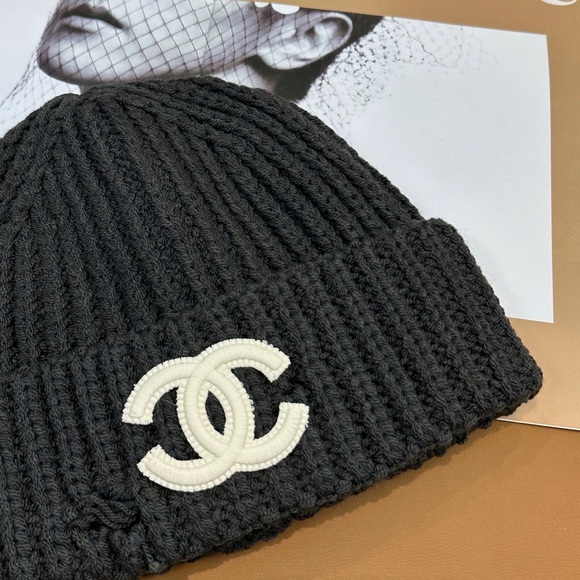 Chanel Black Knit Beanie with Logo - Picture 4 of 4